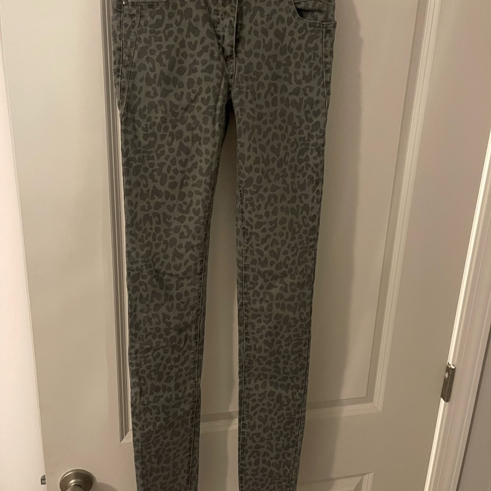Women's Skinny Leopard Print Jeans - Gray